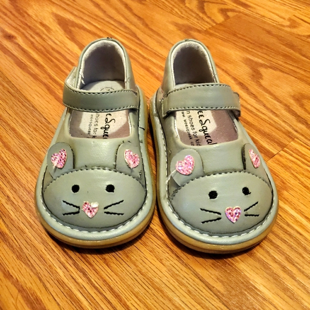 We Squeak. Girls Size 4. Mouse